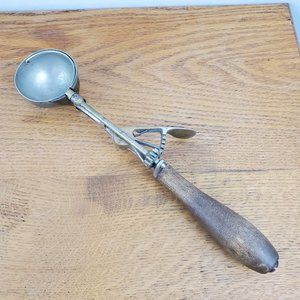 Gilchrist Ice Cream Scoop Vintage Wood Handle
